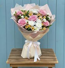 Букет цветов из:  Гвоздики, Орхидеи и Розы в Унече