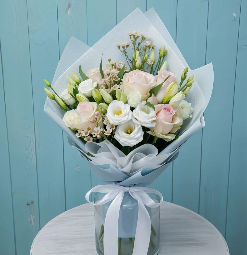 Букет цветов из: Розы и Лизиантусы в Унече