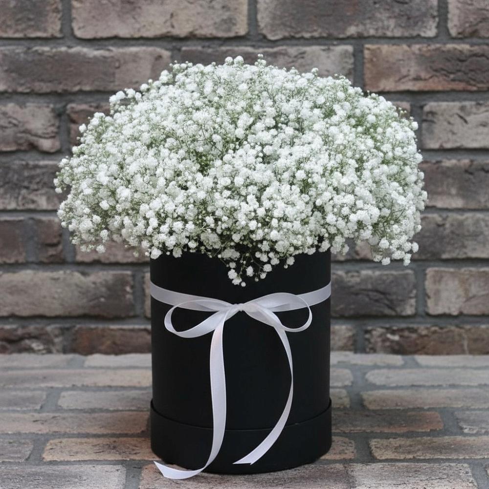 Цветочная композиция из Гипсофила в шляпной коробке в Унече