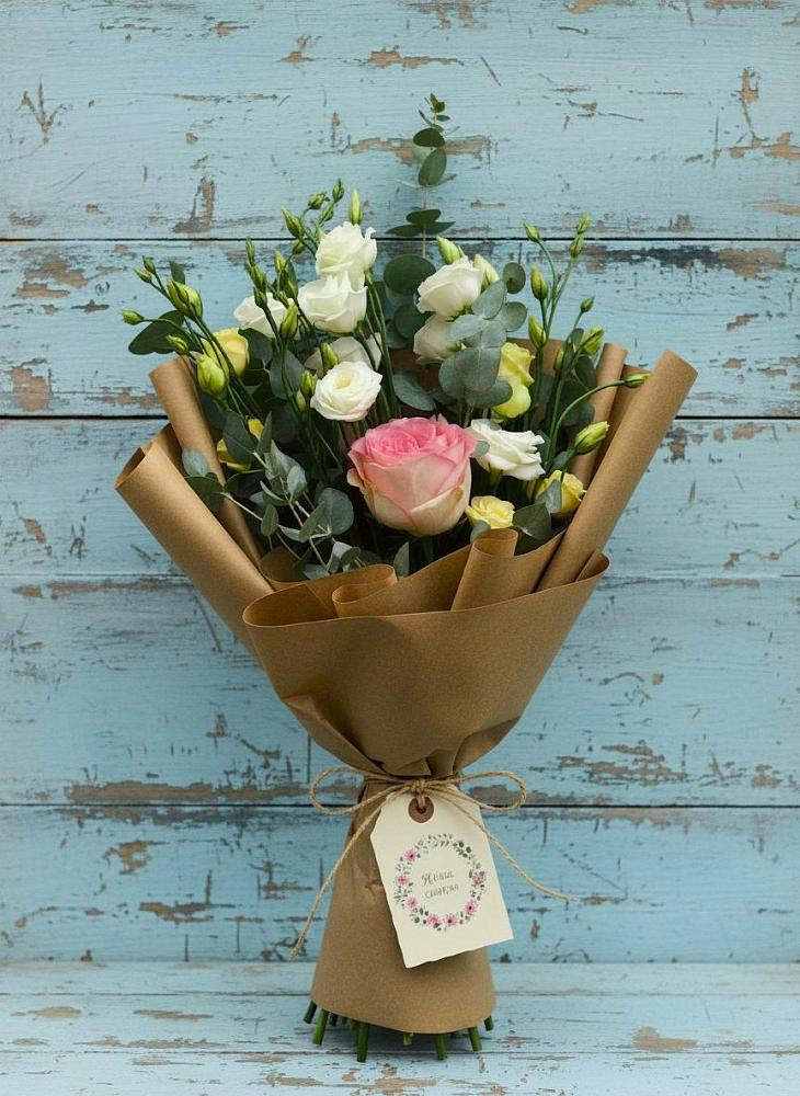 Букет цветов из: Розы и Лизиантусы в Унече