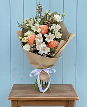 Букет цветов из:  Альстромерии, Лизиантусы, Розы и Хризантемы в Унече