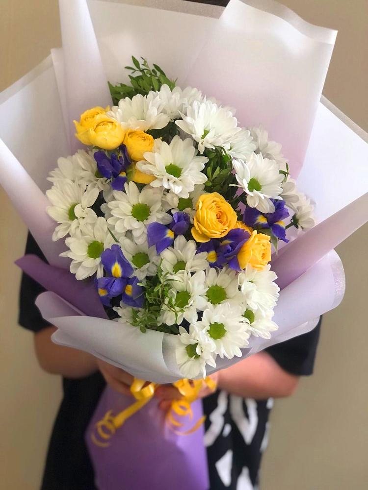 Букет цветов из: Ирисы, Хризантемы и Розы в Унече