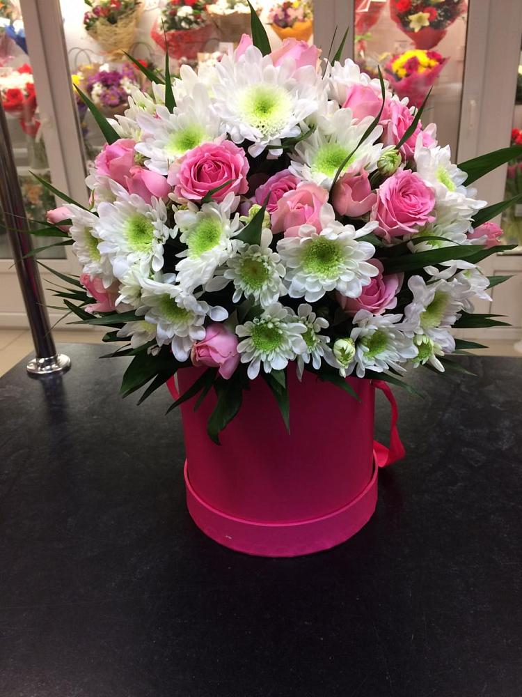 Цветочная композиция из Розы и Хризантемы в шляпной коробке в Унече