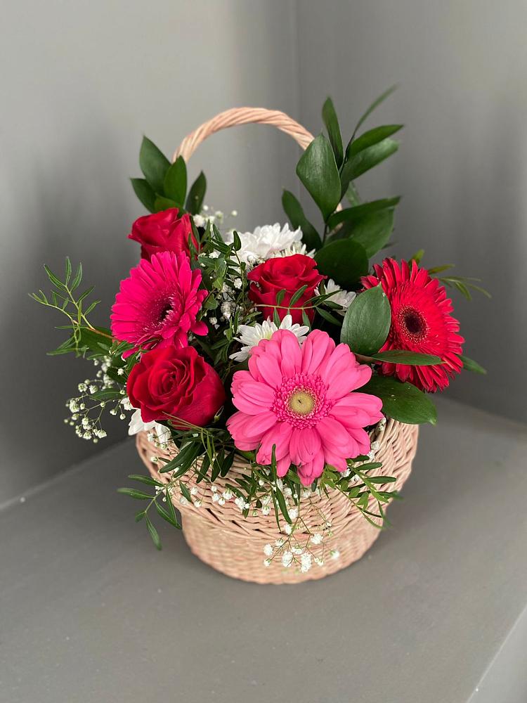 Цветочная композиция из Розы, Хризантемы и Герберы в корзине в Унече