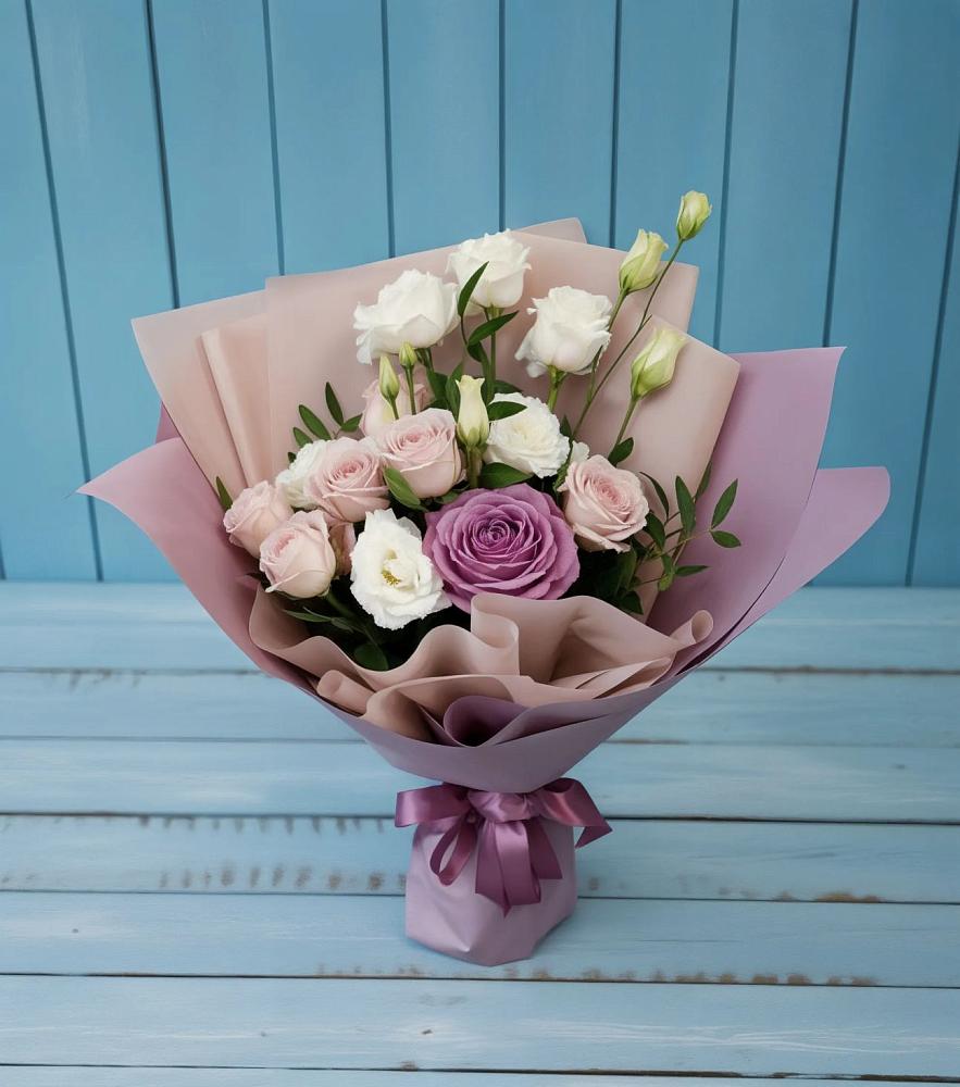 Букет цветов из: Розы и Лизиантусы в Унече